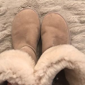 Women’s authentic uggs sand sz7
